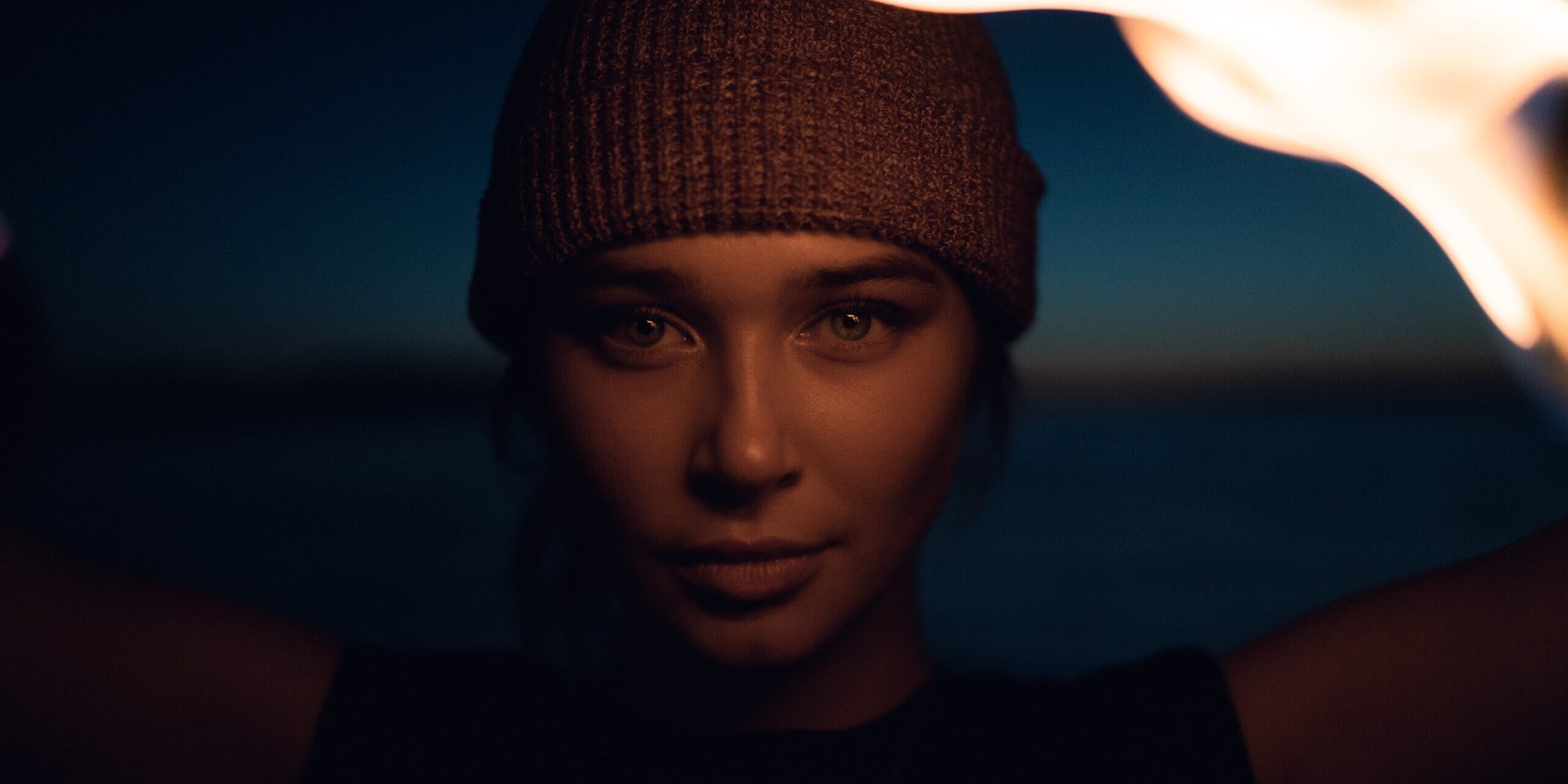 Photo par nathan gordon man in black knit cap